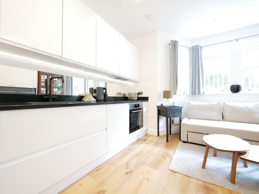 Newly Refurbished 2 Bed Apartment In Paddington ลอนดอน ภายนอก รูปภาพ
