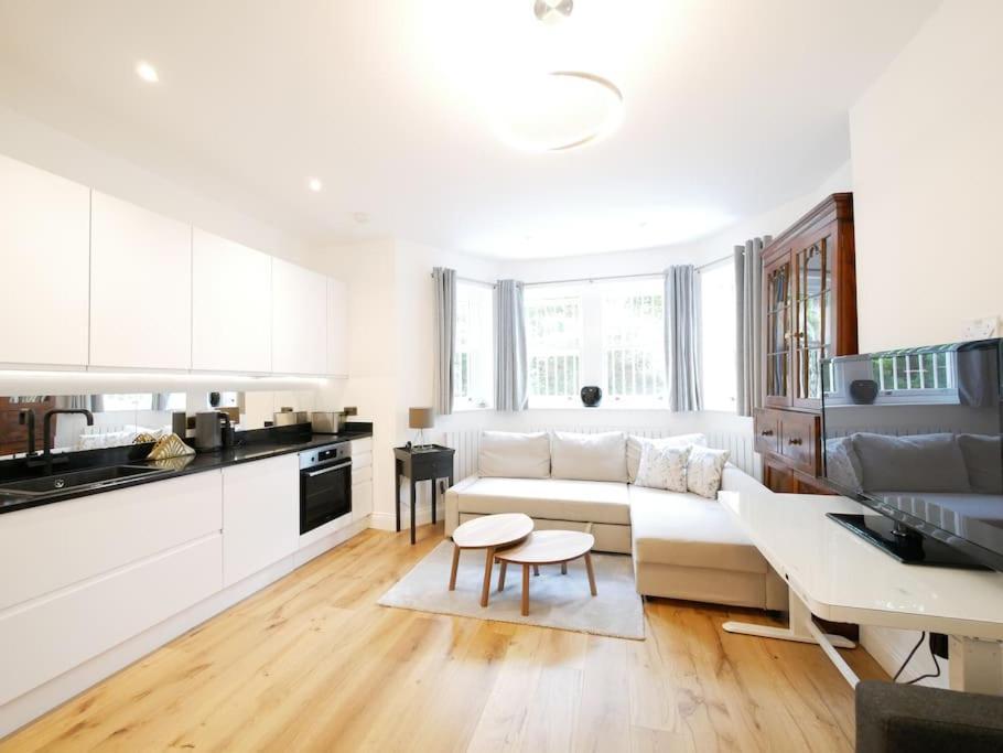 Newly Refurbished 2 Bed Apartment In Paddington ลอนดอน ภายนอก รูปภาพ