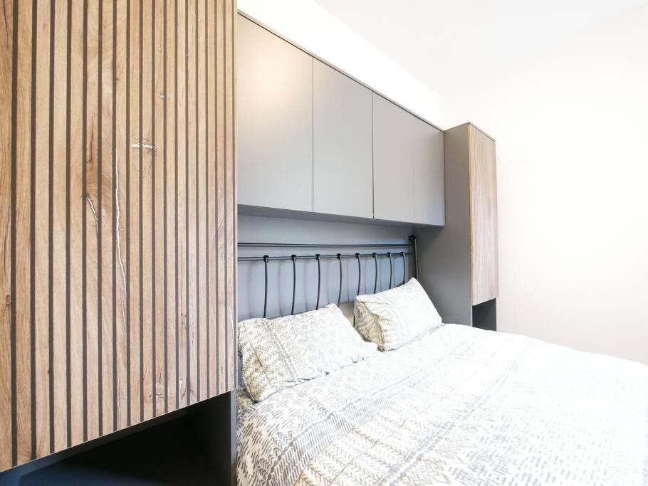 Newly Refurbished 2 Bed Apartment In Paddington ลอนดอน ภายนอก รูปภาพ