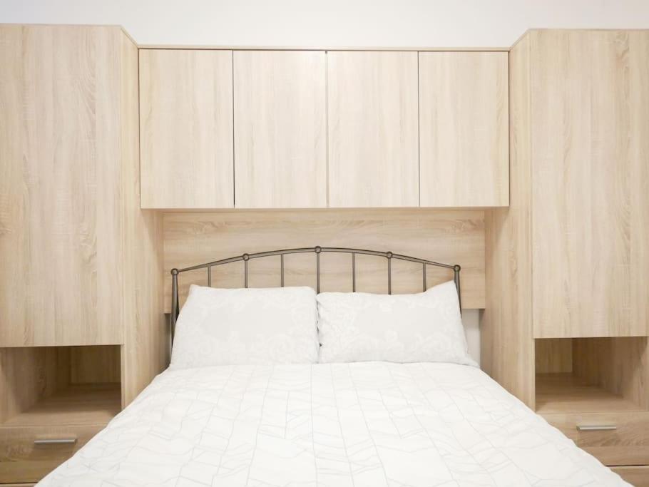 Newly Refurbished 2 Bed Apartment In Paddington ลอนดอน ภายนอก รูปภาพ