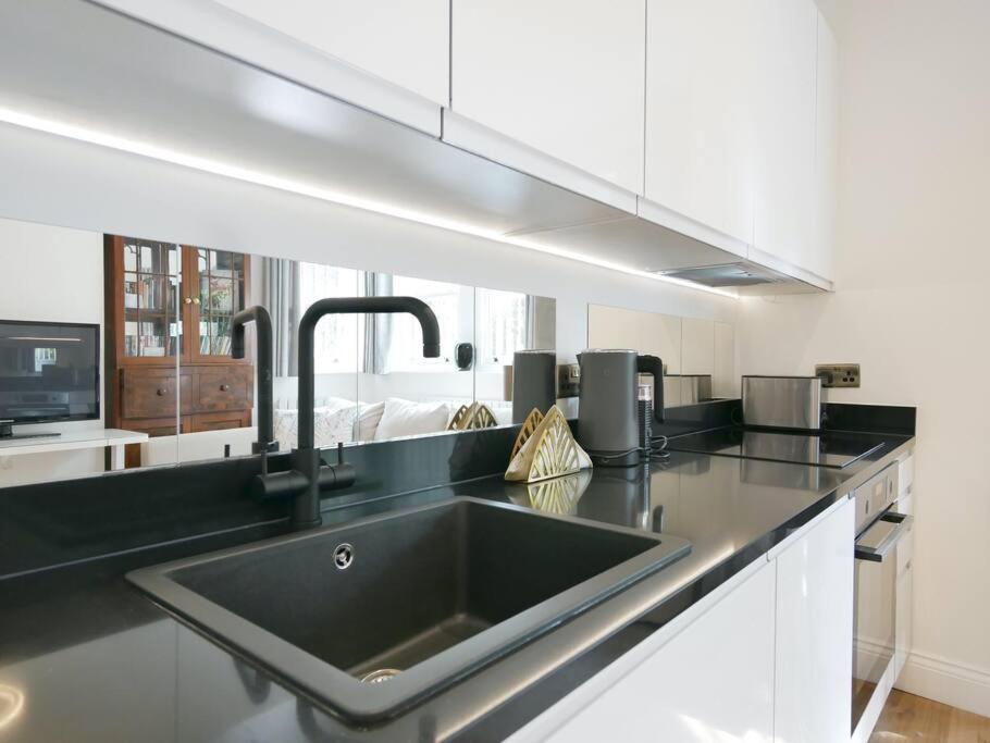 Newly Refurbished 2 Bed Apartment In Paddington ลอนดอน ภายนอก รูปภาพ